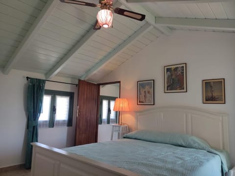 ELVINA Karavas House in Islands