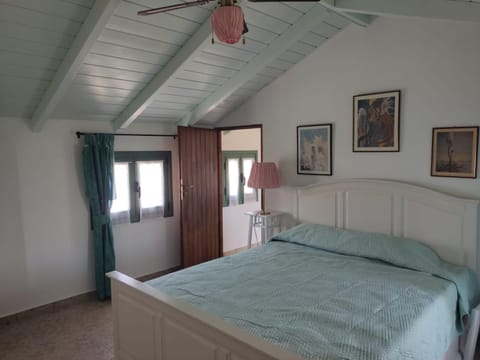 ELVINA Karavas House in Islands