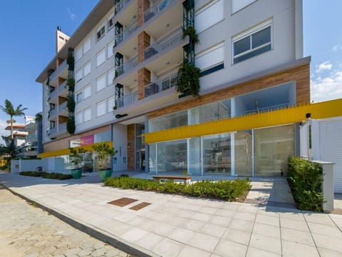 Facade/entrance, Off site