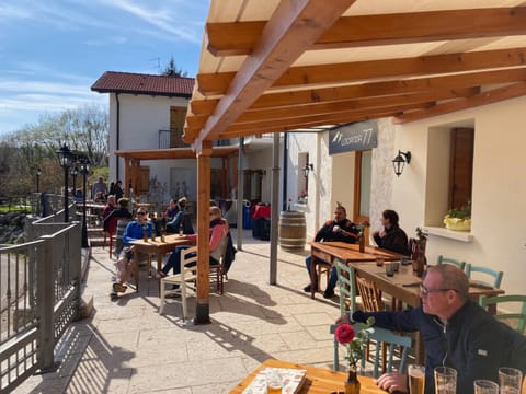 Patio, Restaurant/places to eat, Restaurant/places to eat, Day, People, View (from property/room), Balcony/Terrace, Lounge or bar, Food and drinks, group of guests