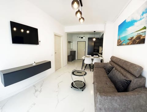Communal lounge/ TV room, TV and multimedia, Living room, Seating area, Evening entertainment