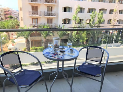 Day, View (from property/room), Balcony/Terrace, Seating area, Dining area, City view