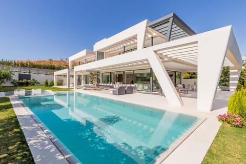 Villa Haza del Conde - EaW Homes Villa in Marbella