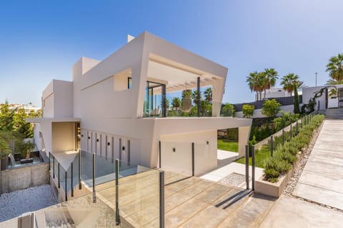 Villa Haza del Conde - EaW Homes Villa in Marbella