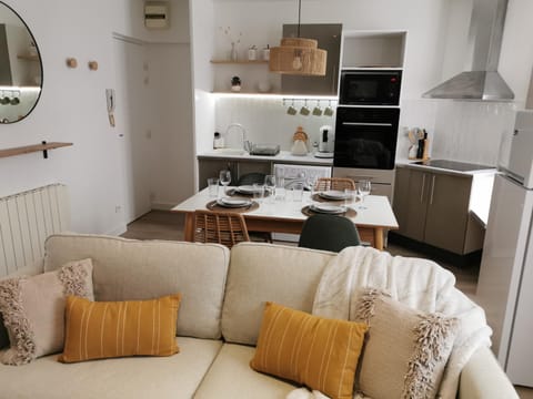 Living room, Dining area, minibar, pet friendly, stove