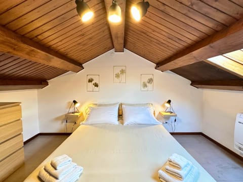 TV and multimedia, Bedroom, towels, wardrobe, air conditioner, air conditioner