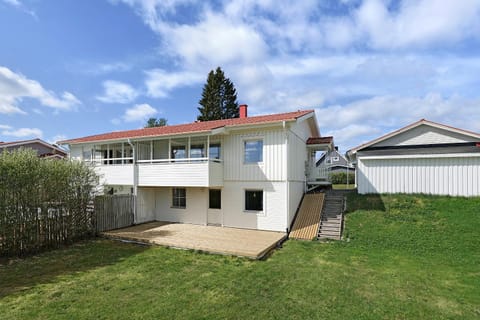 Property building, Day, Garden