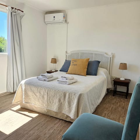 Bedroom, towels, air conditioner
