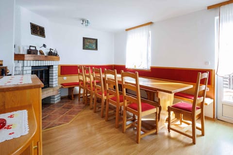 Summer, Dining area