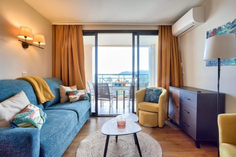 Bed, Living room, kitchen