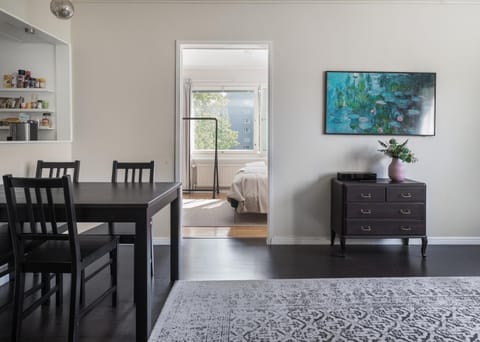 View (from property/room), Kitchen or kitchenette, Living room, Dining area, Bedroom, Garden view