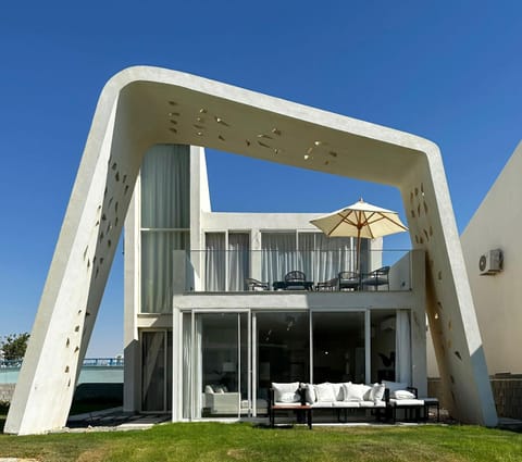 Property building, Garden, View (from property/room), Balcony/Terrace, Seating area, Garden view, sunbed