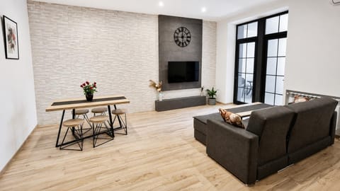 Communal lounge/ TV room, TV and multimedia, Living room, Photo of the whole room, Seating area, Dining area, Evening entertainment, Dinner, Dinner, air conditioner, air conditioner