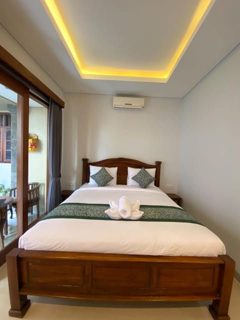 Bed, Bedroom, towels, air conditioner