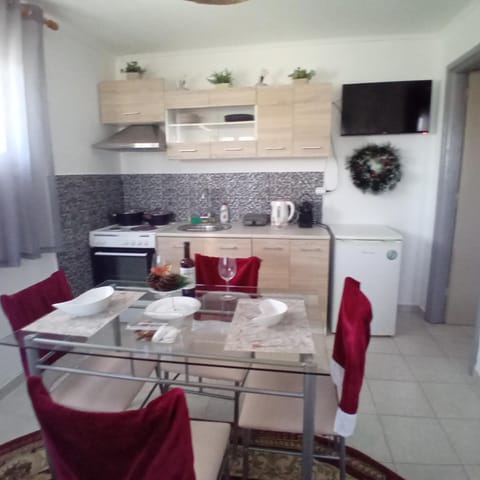 white house Apartment in Islands