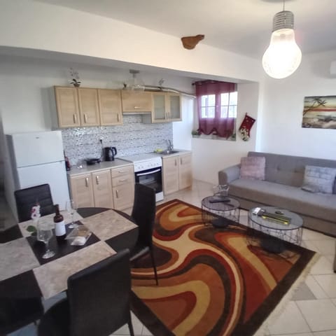 white house Apartment in Islands