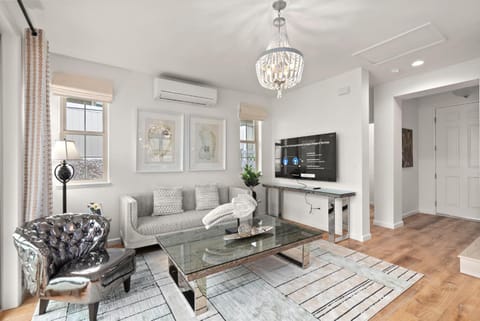 TV and multimedia, Living room, Seating area, air conditioner