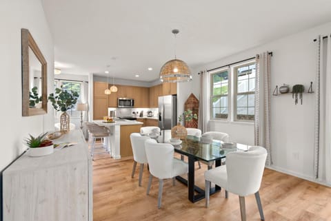 Kitchen or kitchenette, Decorative detail, Seating area, Dining area