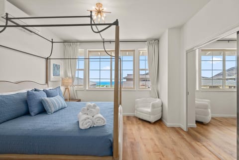 Seating area, Bedroom, Mountain view, Sea view