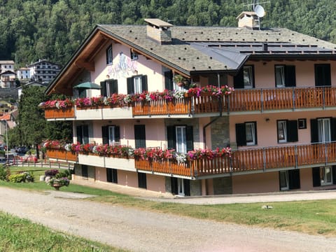 Casa Rosa Aprica Apartment in Aprica
