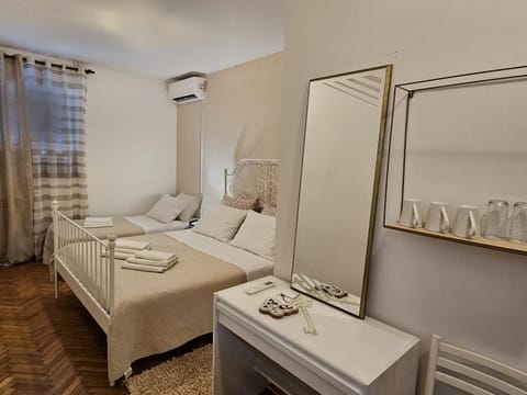 Room Gorana with swimming pool Apartment in Dubrovnik-Neretva County