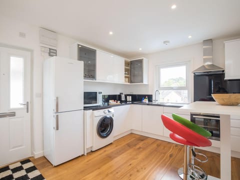 Kitchen or kitchenette, Other, oven, stove, toaster, washing machine