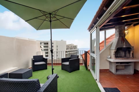 Property building, Balcony/Terrace, Living room