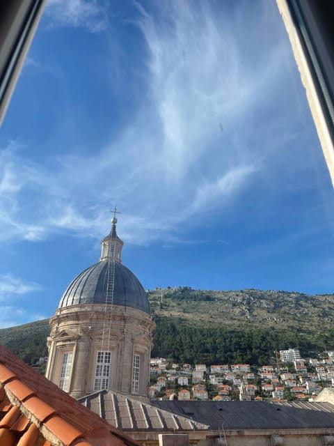 Nearby landmark, Mountain view