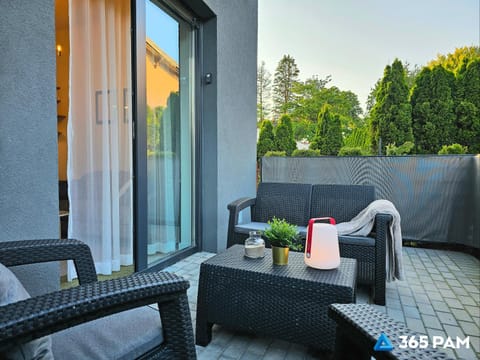 Day, Garden, View (from property/room), Balcony/Terrace, Living room, Seating area, Garden view
