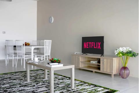 TV and multimedia, Living room, Seating area, Dining area, Evening entertainment