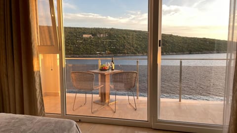 View (from property/room), Balcony/Terrace, Sea view