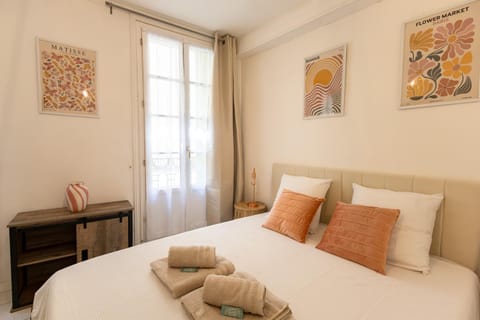 Bed, Bedroom, towels, towels