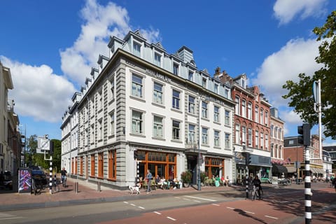 Property building, Facade/entrance, Area and facilities