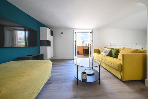 Bed, Photo of the whole room