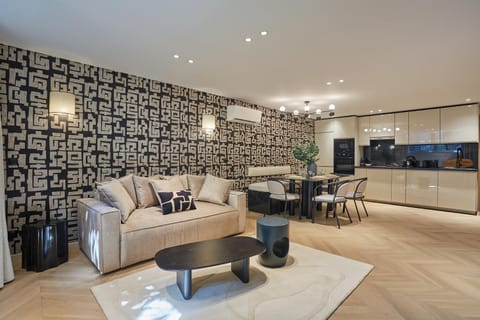 Kitchen or kitchenette, Living room, Seating area, Dining area
