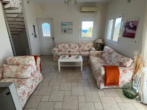 Living room, Seating area, air conditioner