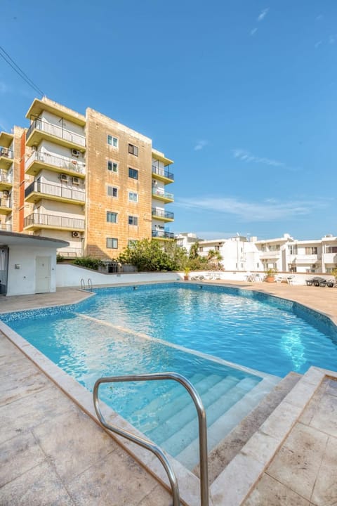 Pool Apartment Apartment in Saint Julians