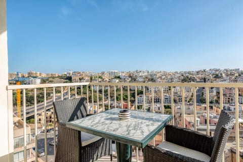 Pool Apartment Apartment in Saint Julians