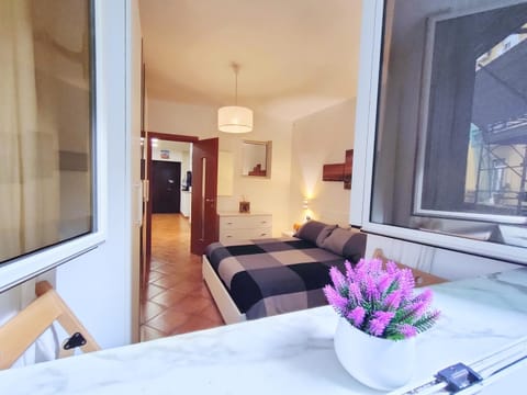 Bed, Kitchen or kitchenette, Living room, Photo of the whole room, Seating area, Dining area, Bedroom