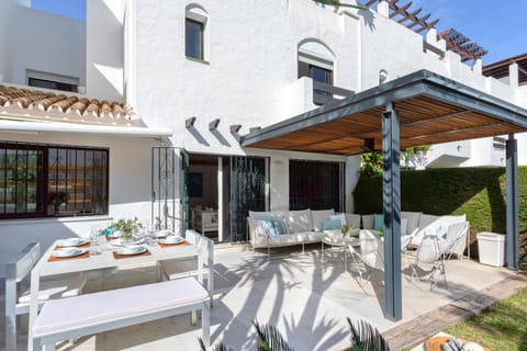 Property building, Patio, Spring, Day, View (from property/room), Balcony/Terrace, Living room, Seating area, Dining area, internet, sunbed