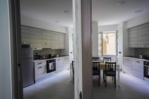 Kitchen or kitchenette, Dining area, dishwasher, stove