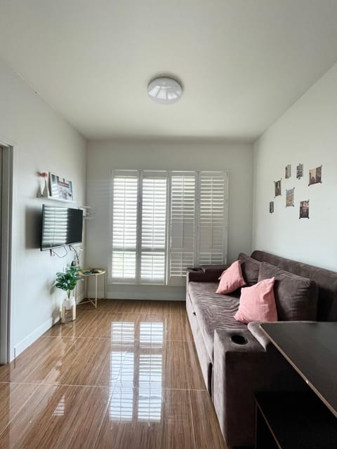 Communal lounge/ TV room, TV and multimedia, Living room, Seating area