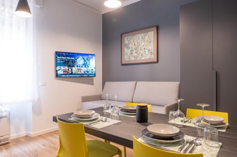 TV and multimedia, Living room, Seating area, Dining area