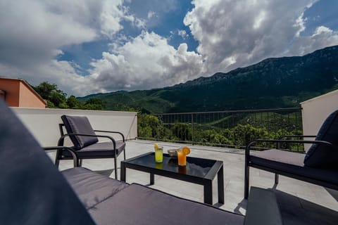 Patio, Day, Natural landscape, Balcony/Terrace, Mountain view, Drinks