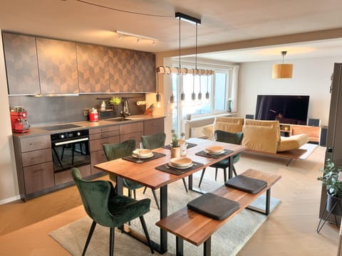 TV and multimedia, Kitchen or kitchenette, Living room, Seating area, Dining area, dishwasher, oven, stove, toaster