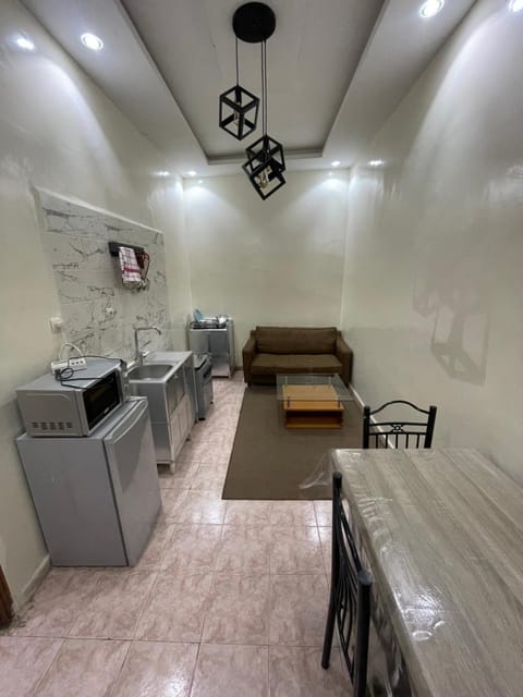 Kitchen or kitchenette, Living room, Seating area, microwave, minibar, oven, stove