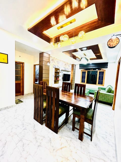 Communal lounge/ TV room, TV and multimedia, Living room, Dining area