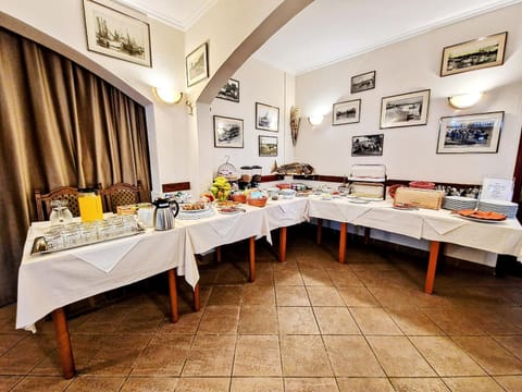 Food and drinks, Food, Breakfast, Continental breakfast, Drinks