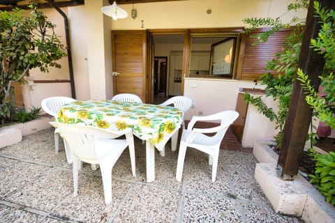 Facade/entrance, Balcony/Terrace