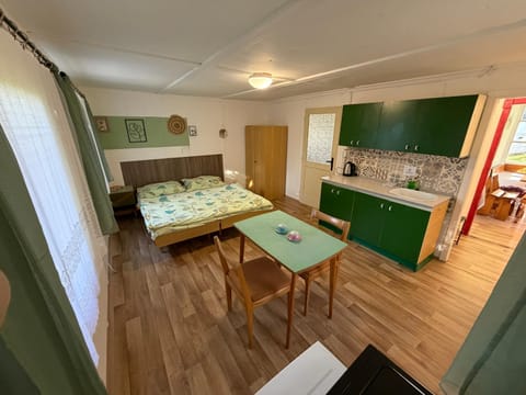 Kitchen or kitchenette, Dining area, Bedroom